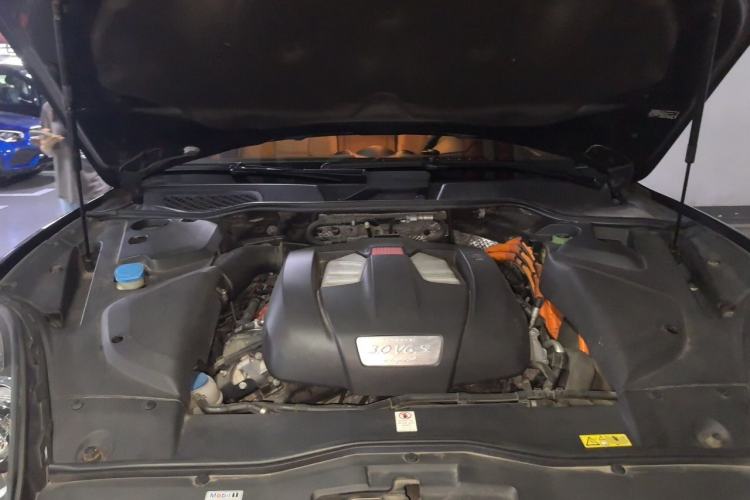 Used Porsche Cayenne E-Hybrid 2016 Cayenne S E-Hybrid 3.0T Engine Bay