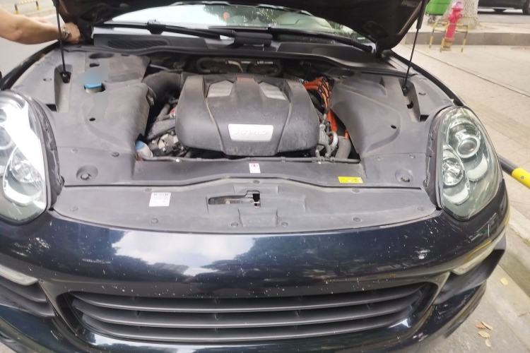 Used Porsche Cayenne E-Hybrid 2016 Cayenne S E-Hybrid 3.0T Engine Bay