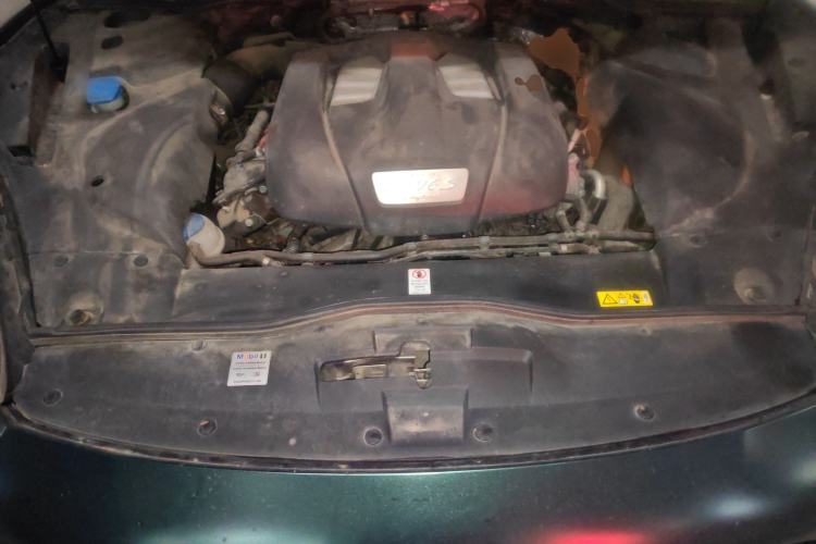 Used Porsche Cayenne E-Hybrid 2016 Cayenne S E-Hybrid 3.0T Engine Bay