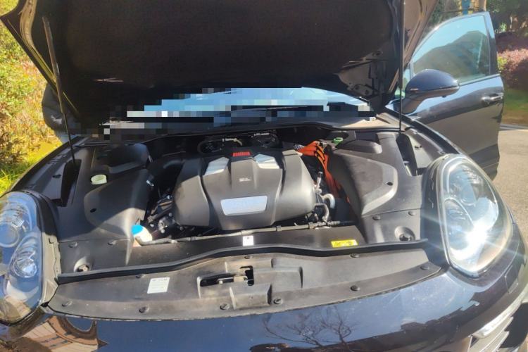 Used Porsche Cayenne E-Hybrid 2016 Cayenne S E-Hybrid 3.0T Engine Bay
