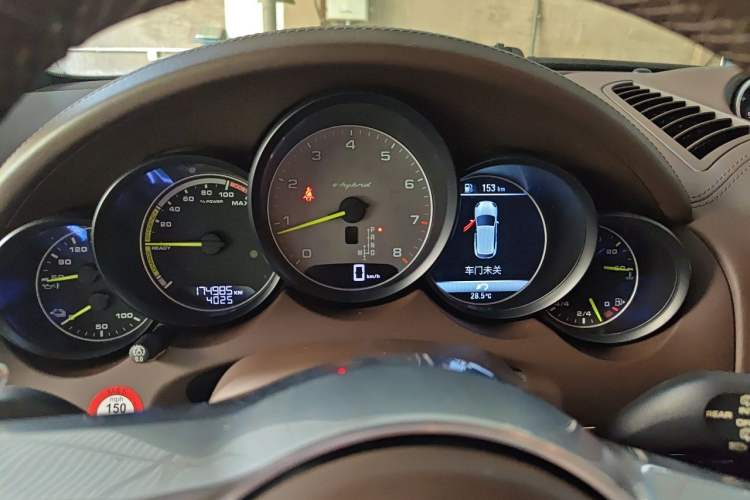Used Porsche Cayenne E-Hybrid 2016 Cayenne S E-Hybrid 3.0T Instrument Cluster