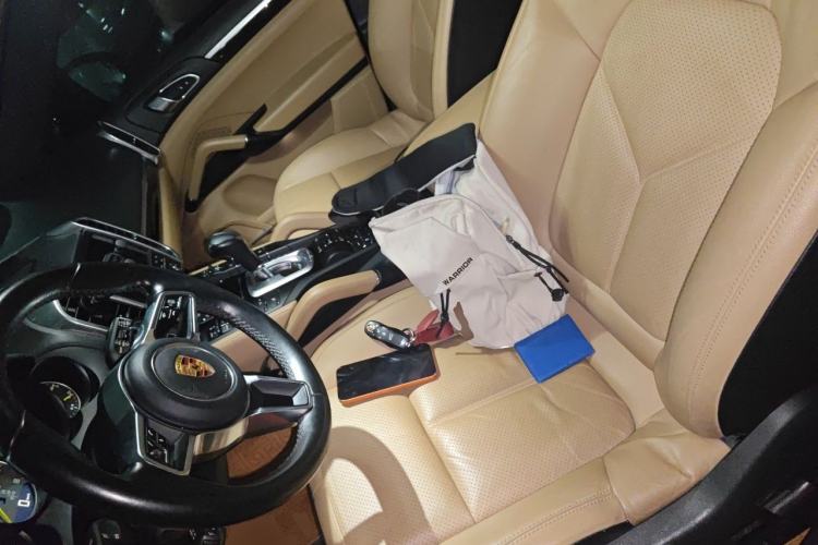 Used Porsche Cayenne E-Hybrid 2016 Cayenne S E-Hybrid 3.0T Left Front Seat