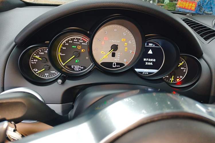 Used Porsche Cayenne E-Hybrid 2016 Cayenne S E-Hybrid 3.0T Odometer Close Up