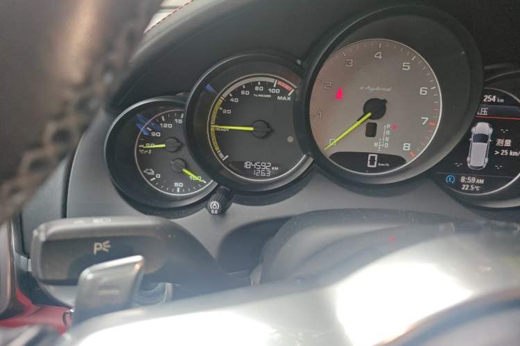 Used Porsche Cayenne E-Hybrid 2016 Cayenne S E-Hybrid 3.0T Odometer Close Up