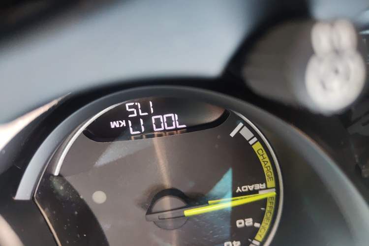Used Porsche Cayenne E-Hybrid 2016 Cayenne S E-Hybrid 3.0T Odometer Close Up
