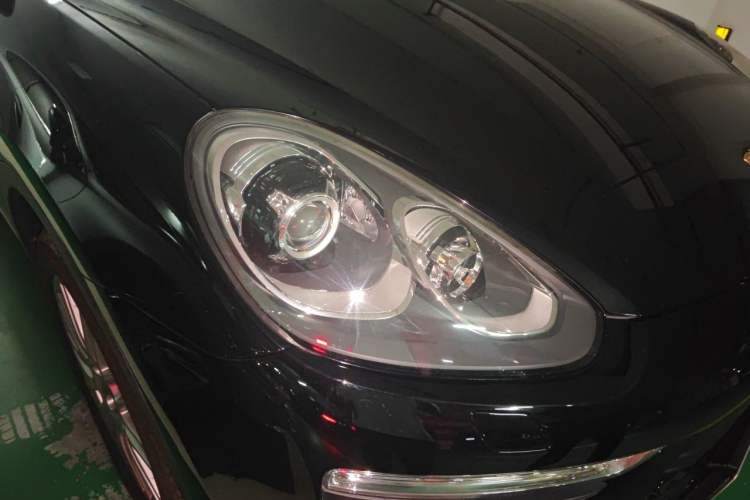 Used Porsche Cayenne E-Hybrid 2016 Cayenne S E-Hybrid 3.0T Right Front Headlight
