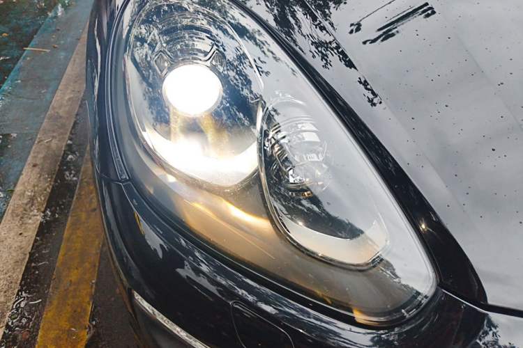 Used Porsche Cayenne E-Hybrid 2016 Cayenne S E-Hybrid 3.0T Right Front Headlight