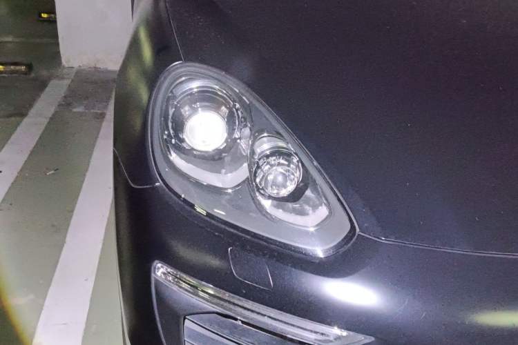 Used Porsche Cayenne E-Hybrid 2016 Cayenne S E-Hybrid 3.0T Right Front Headlight