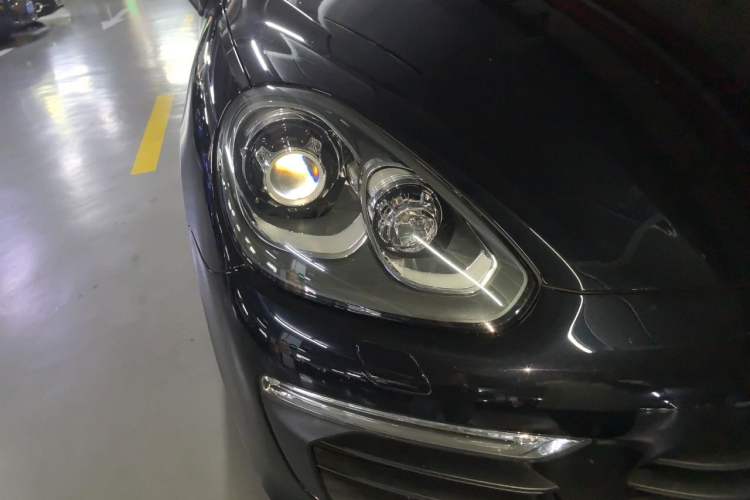 Used Porsche Cayenne E-Hybrid 2016 Cayenne S E-Hybrid 3.0T Right Front Headlight