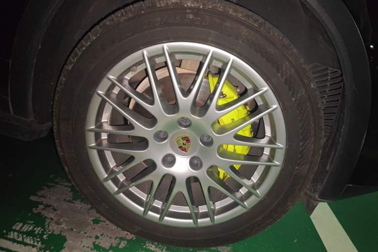 Used Porsche Cayenne E-Hybrid 2016 Cayenne S E-Hybrid 3.0T Right Front Wheel Hub