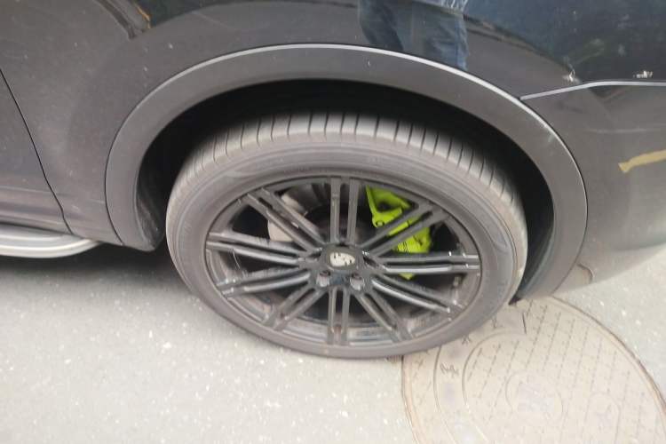 Used Porsche Cayenne E-Hybrid 2016 Cayenne S E-Hybrid 3.0T Right Front Wheel Hub