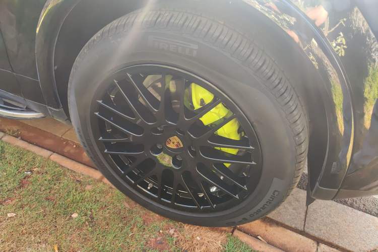 Used Porsche Cayenne E-Hybrid 2016 Cayenne S E-Hybrid 3.0T Right Front Wheel Hub
