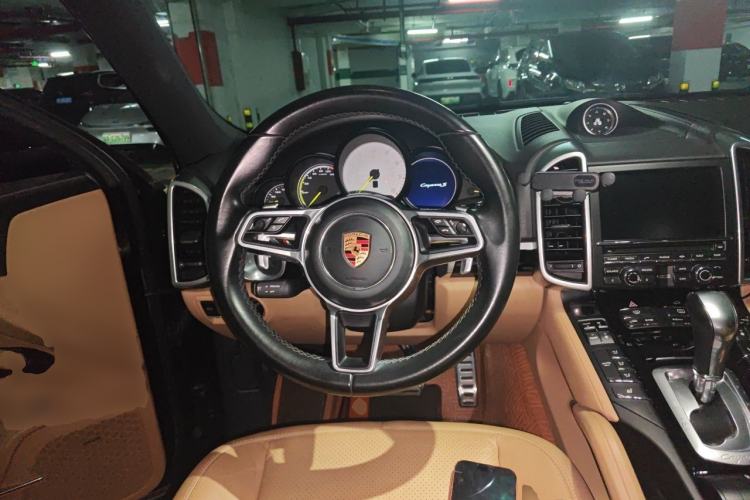 Used Porsche Cayenne E-Hybrid 2016 Cayenne S E-Hybrid 3.0T Steering Wheel