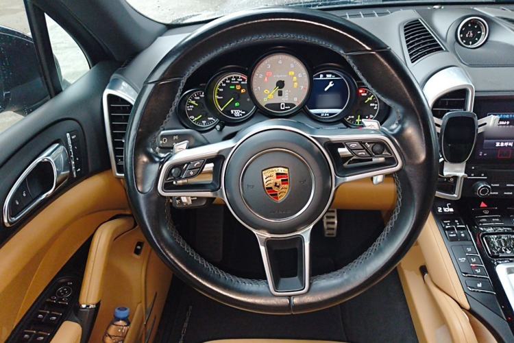 Used Porsche Cayenne E-Hybrid 2016 Cayenne S E-Hybrid 3.0T Steering Wheel