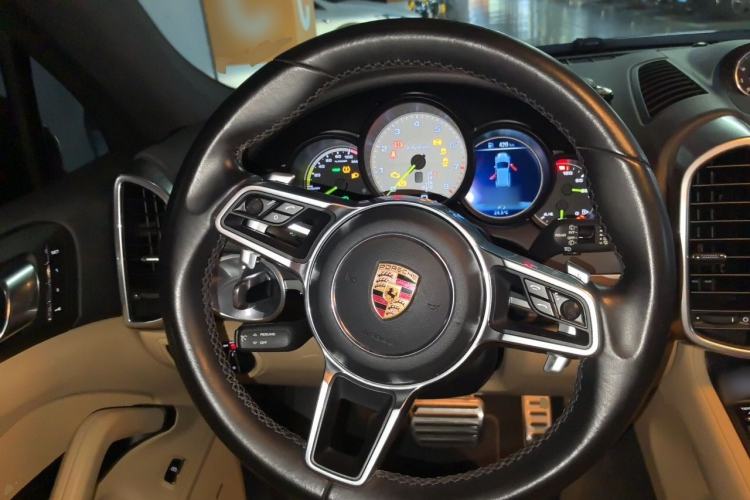 Used Porsche Cayenne E-Hybrid 2016 Cayenne S E-Hybrid 3.0T Steering Wheel