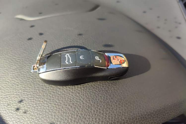 Used Porsche Cayenne E-Hybrid 2016 Cayenne S E-Hybrid 3.0T Vehicle Key
