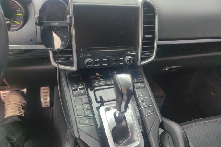 Used Porsche Cayenne E-Hybrid 2016 Cayenne S E-Hybrid 3.0T Audio And AC Panel