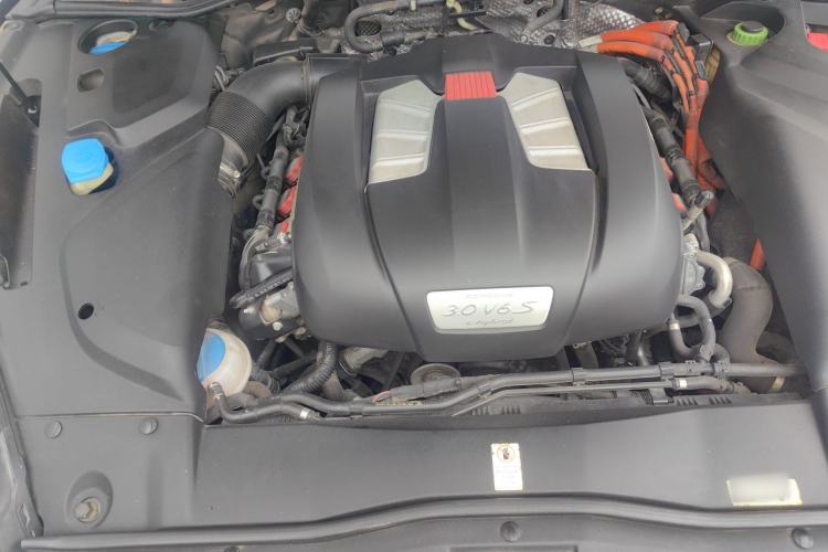 Used Porsche Cayenne E-Hybrid 2016 Cayenne S E-Hybrid 3.0T Engine Bay