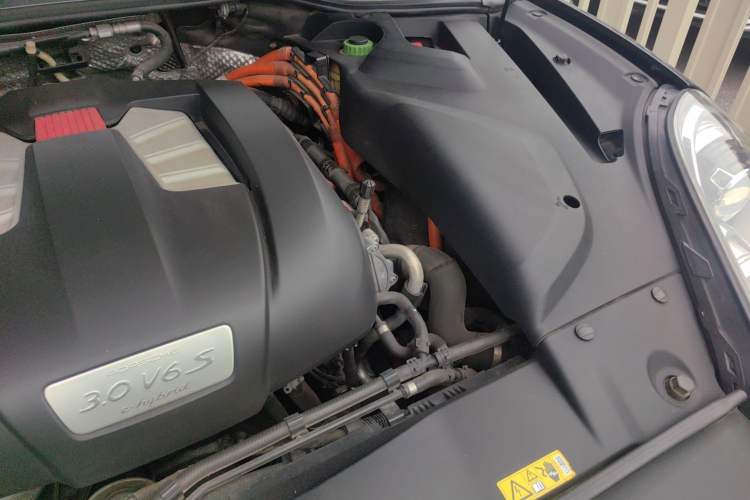 Used Porsche Cayenne E-Hybrid 2016 Cayenne S E-Hybrid 3.0T Engine Bay Left