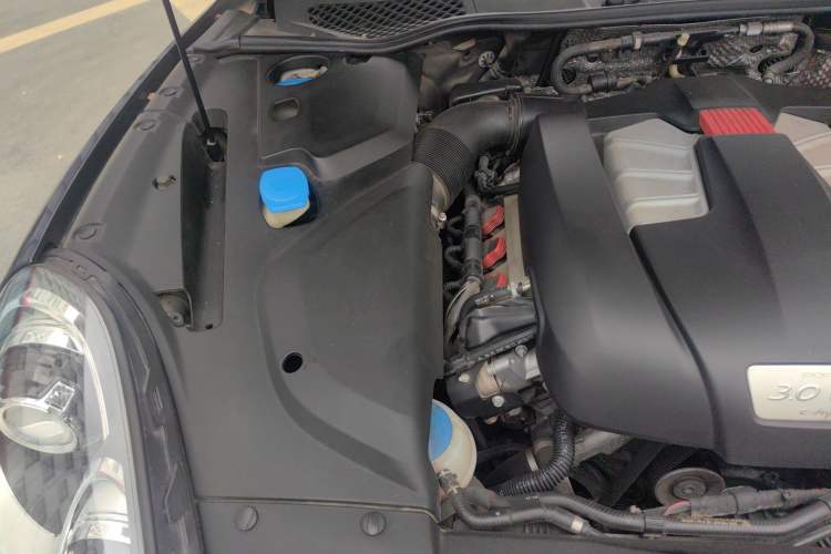 Used Porsche Cayenne E-Hybrid 2016 Cayenne S E-Hybrid 3.0T Engine Bay Right