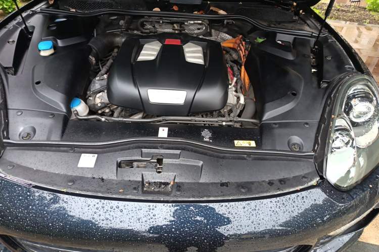 Used Porsche Cayenne E-Hybrid 2016 Cayenne S E-Hybrid 3.0T Engine Bay