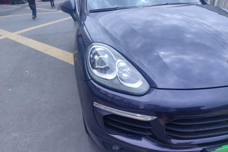 Used Porsche Cayenne E-Hybrid 2016 Cayenne S E-Hybrid 3.0T Right Front Headlight