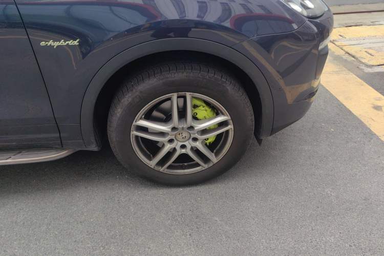 Used Porsche Cayenne E-Hybrid 2016 Cayenne S E-Hybrid 3.0T Right Front Wheel Hub