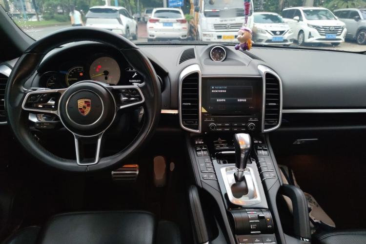 Used Porsche Cayenne E-Hybrid 2016 Cayenne S E-Hybrid 3.0T Center Console