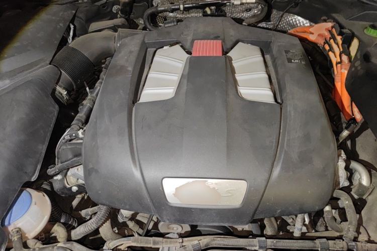 Used Porsche Cayenne E-Hybrid 2016 Cayenne S E-Hybrid 3.0T Engine Bay