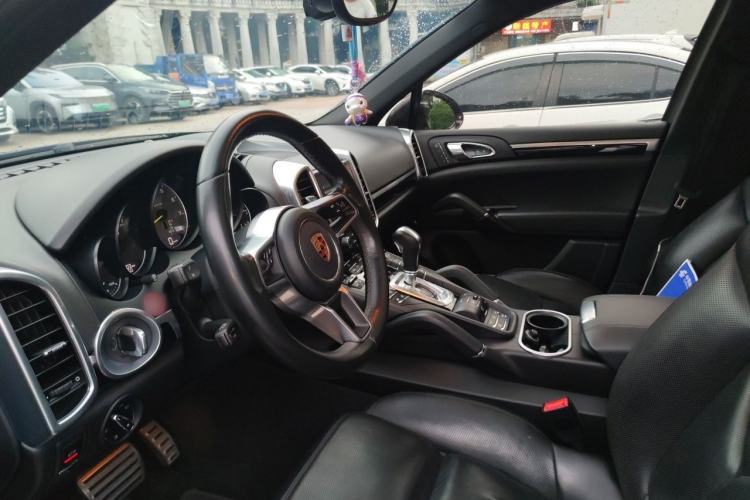 Used Porsche Cayenne E-Hybrid 2016 Cayenne S E-Hybrid 3.0T Left Front Seat