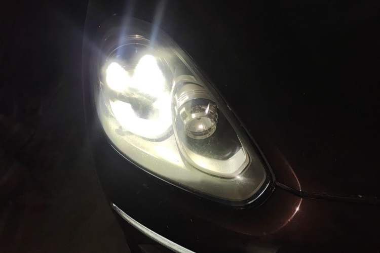 Used Porsche Cayenne E-Hybrid 2016 Cayenne S E-Hybrid 3.0T Right Front Headlight