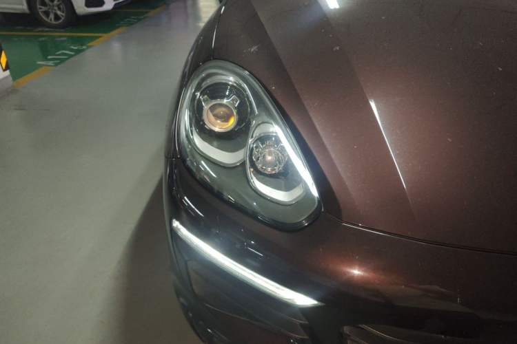 Used Porsche Cayenne E-Hybrid 2016 Cayenne S E-Hybrid 3.0T Right Front Headlight