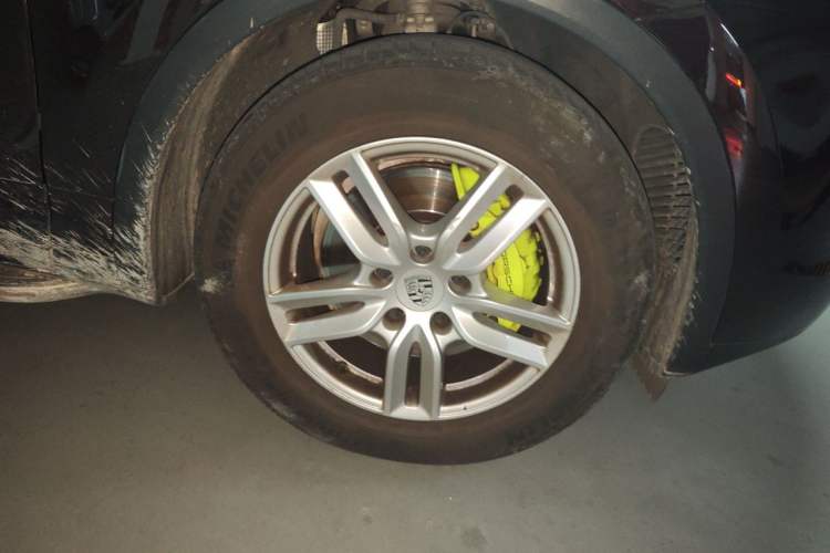 Used Porsche Cayenne E-Hybrid 2016 Cayenne S E-Hybrid 3.0T Right Front Wheel Hub