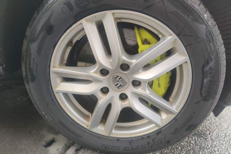 Used Porsche Cayenne E-Hybrid 2016 Cayenne S E-Hybrid 3.0T Right Front Wheel Hub