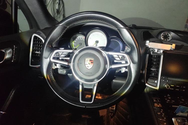 Used Porsche Cayenne E-Hybrid 2016 Cayenne S E-Hybrid 3.0T Steering Wheel