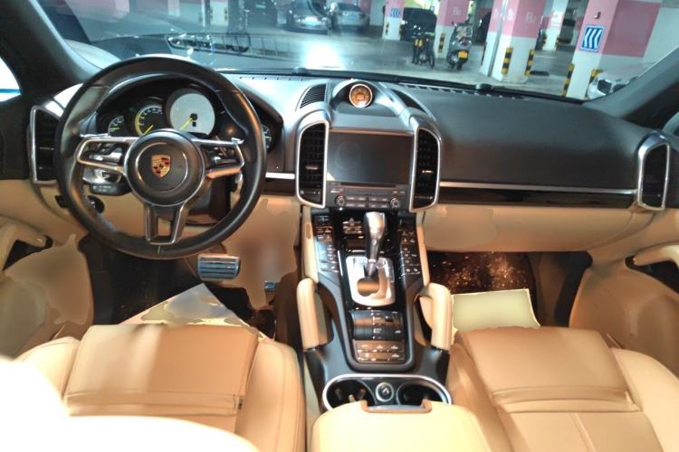Used Porsche Cayenne E-Hybrid 2016 Cayenne S E-Hybrid 3.0T Center Console