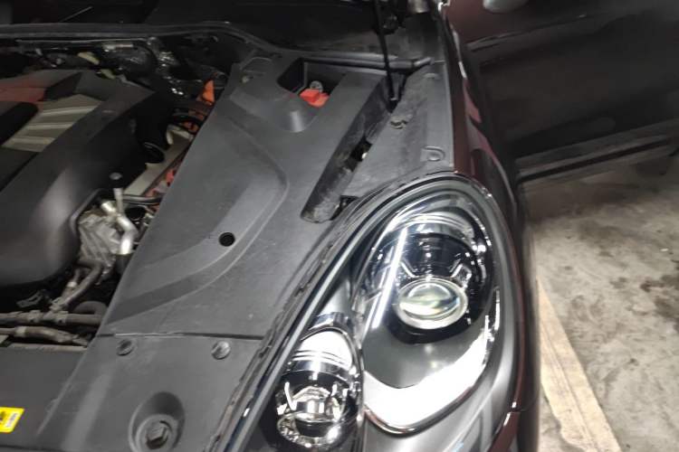 Used Porsche Cayenne E-Hybrid 2016 Cayenne S E-Hybrid 3.0T Engine Bay Left
