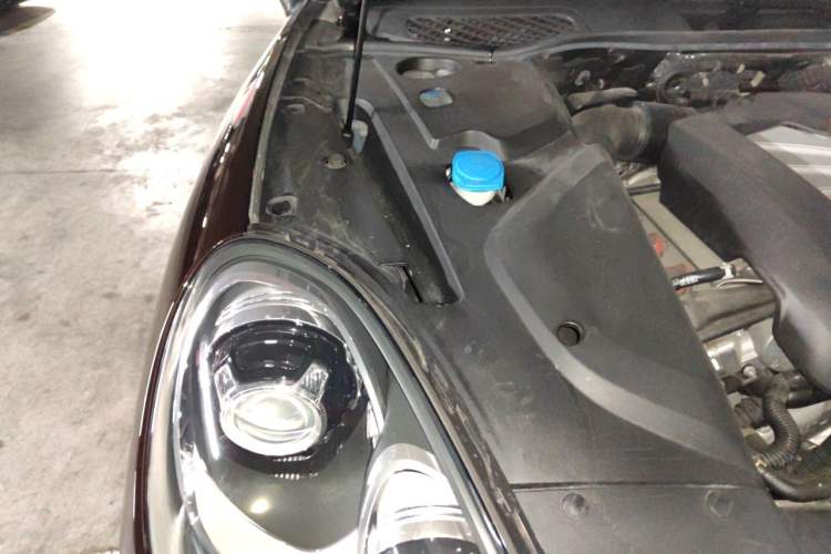 Used Porsche Cayenne E-Hybrid 2016 Cayenne S E-Hybrid 3.0T Engine Bay Right