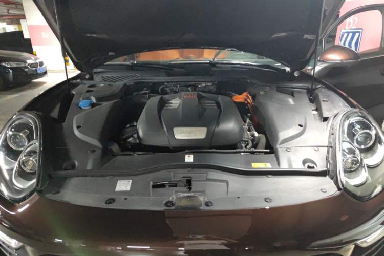 Used Porsche Cayenne E-Hybrid 2016 Cayenne S E-Hybrid 3.0T Engine Bay
