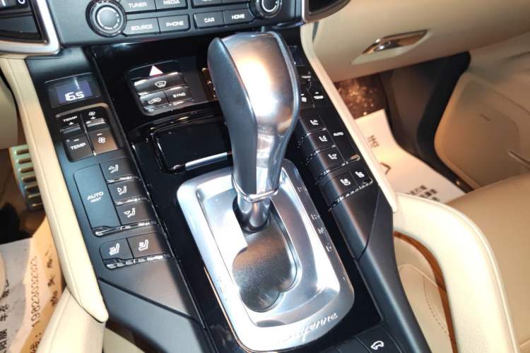 Used Porsche Cayenne E-Hybrid 2016 Cayenne S E-Hybrid 3.0T Gear Lever