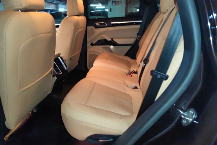 Used Porsche Cayenne E-Hybrid 2016 Cayenne S E-Hybrid 3.0T Left Rear Seat