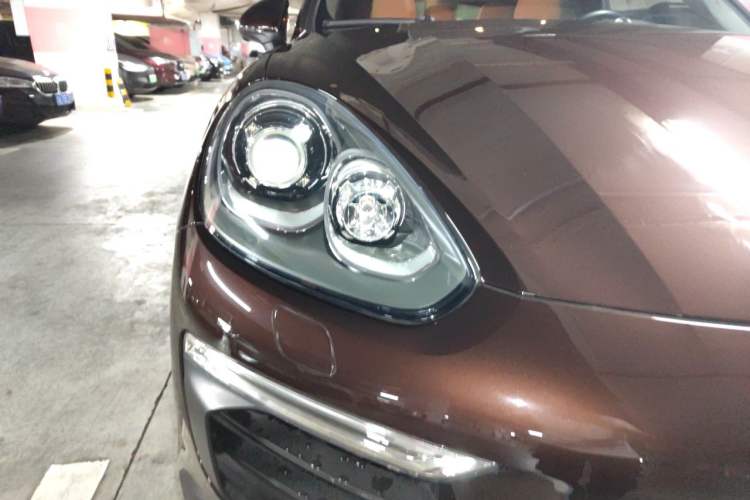 Used Porsche Cayenne E-Hybrid 2016 Cayenne S E-Hybrid 3.0T Right Front Headlight