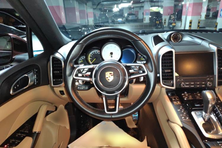 Used Porsche Cayenne E-Hybrid 2016 Cayenne S E-Hybrid 3.0T Steering Wheel