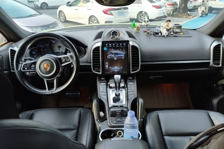 Used Porsche Cayenne E-Hybrid 2016 Cayenne S E-Hybrid 3.0T Center Console