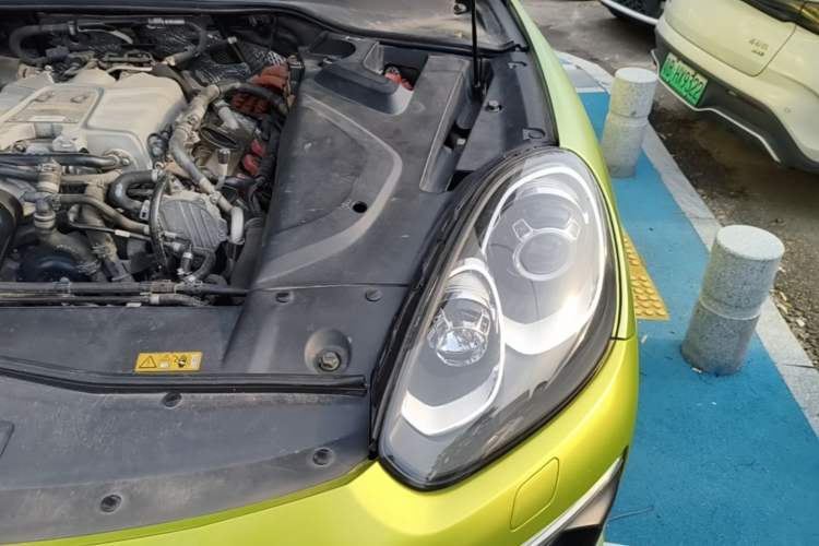 Used Porsche Cayenne E-Hybrid 2016 Cayenne S E-Hybrid 3.0T Engine Bay Left