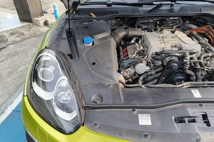 Used Porsche Cayenne E-Hybrid 2016 Cayenne S E-Hybrid 3.0T Engine Bay Right