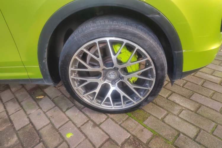 Used Porsche Cayenne E-Hybrid 2016 Cayenne S E-Hybrid 3.0T Right Front Wheel Hub