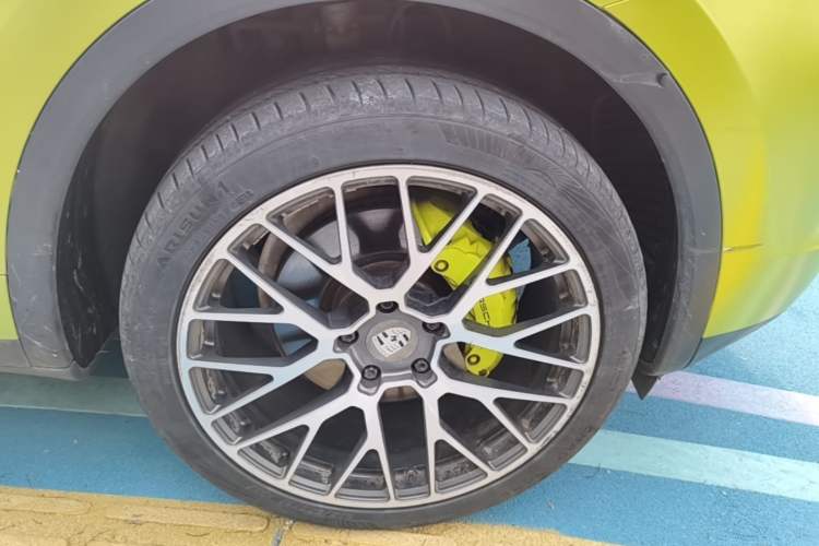 Used Porsche Cayenne E-Hybrid 2016 Cayenne S E-Hybrid 3.0T Right Front Wheel Hub