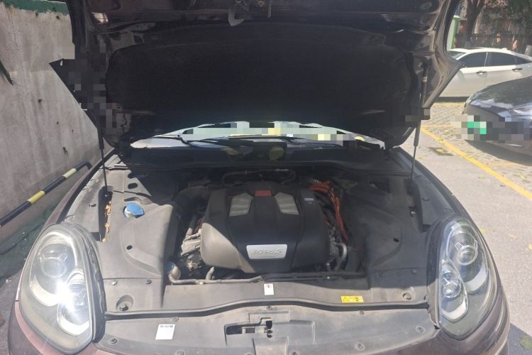 Used Porsche Cayenne E-Hybrid 2016 Cayenne S E-Hybrid 3.0T Engine Bay