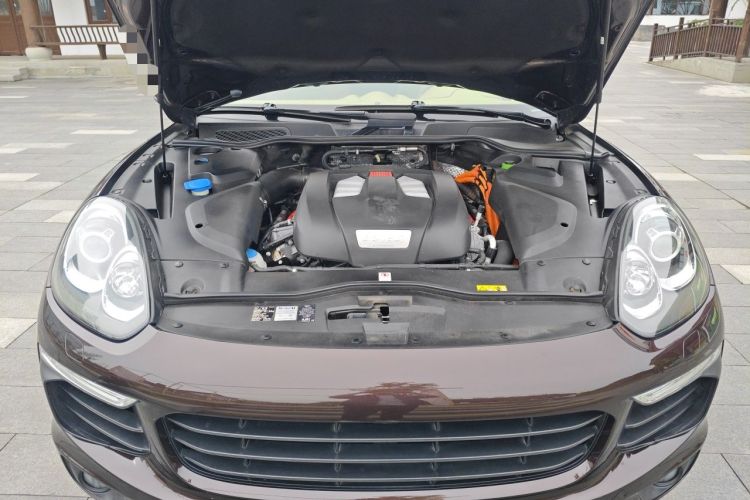 Used Porsche Cayenne E-Hybrid 2016 Cayenne S E-Hybrid 3.0T Engine Bay